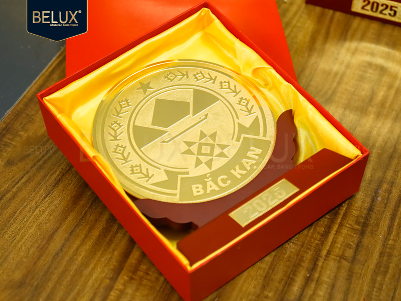 Lô 100 Biểu trưng Bắc Kạn cao 25cm bằng đồng mạ vàng 24k thiết kế theo yêu cầu